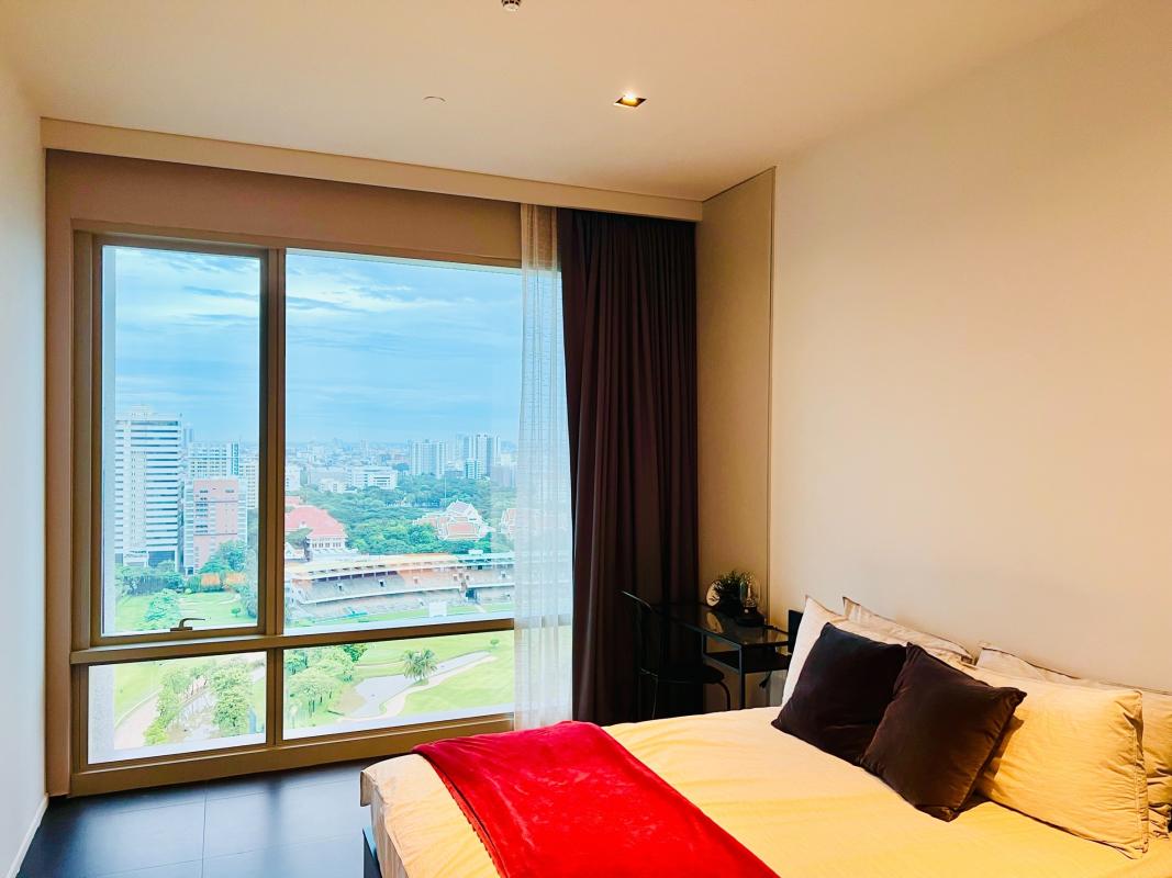 2-Bed Condo near the Park at 185 Rajadamri 4