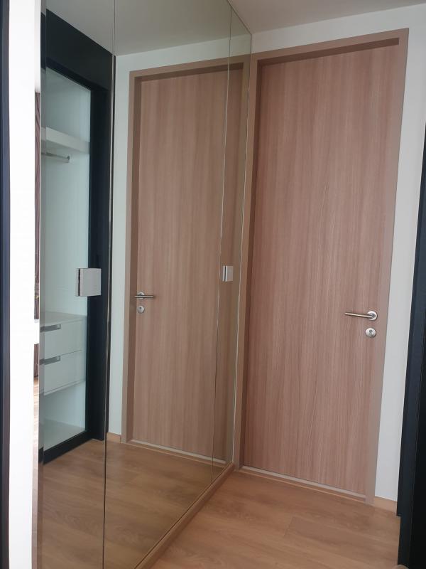 Condo Studio near the Park at Noble Around 33 7