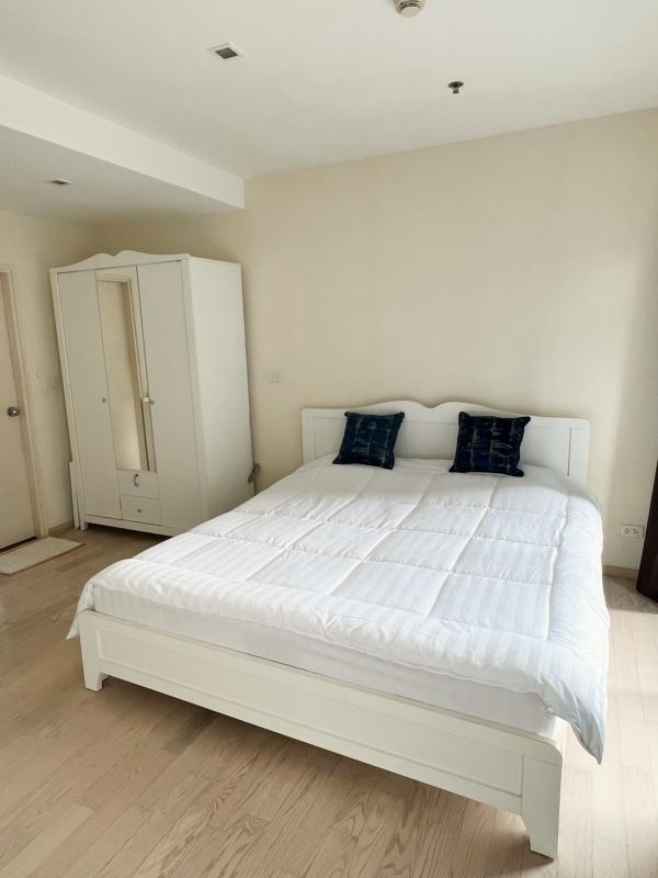 Condo Studio near BTS/MRT at Noble Remix 10
