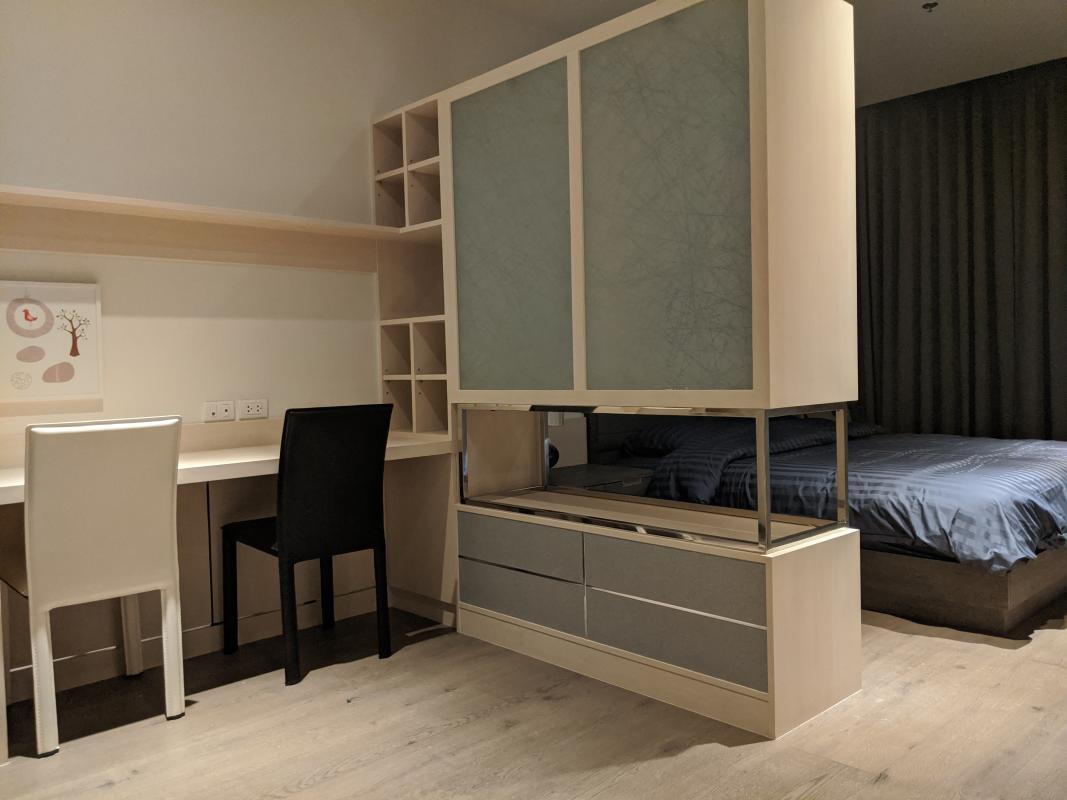Condo Studio near BTS/MRT at Park Origin Phromphong 15