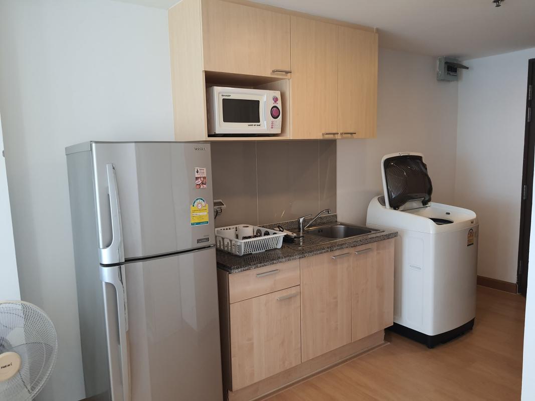 Condo Studio near BTS/MRT at the Trendy Condominium 2
