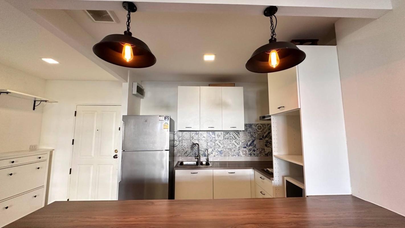 1-Bed Condo near the Park at Supreme Ville 5