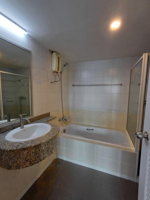 3-Bed Condo near BTS/MRT at Navin Court 12