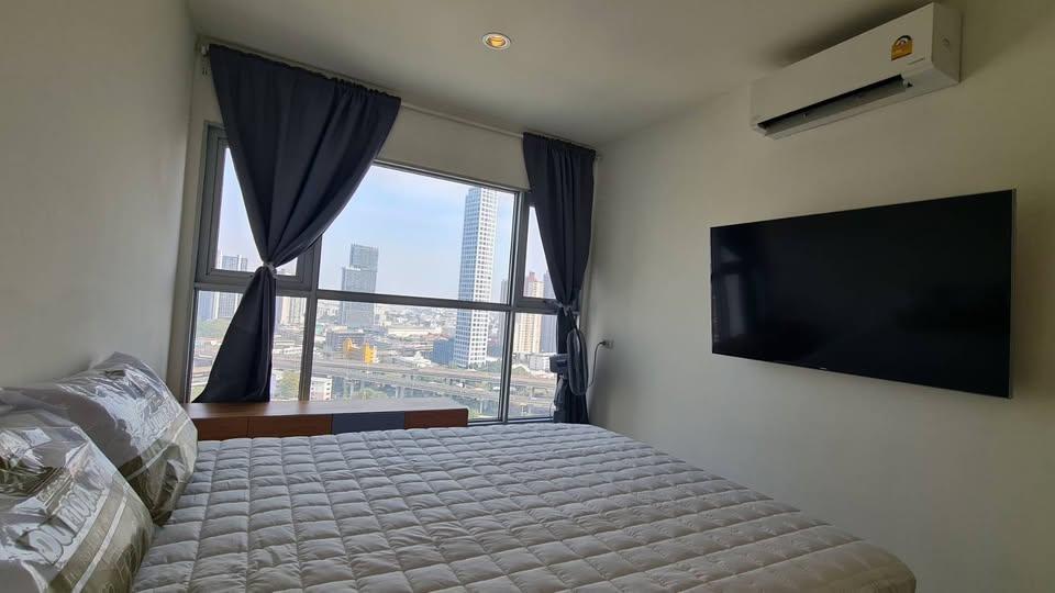 2-Bed Condo on High Floor at Aspire Sukhumvit 48 10