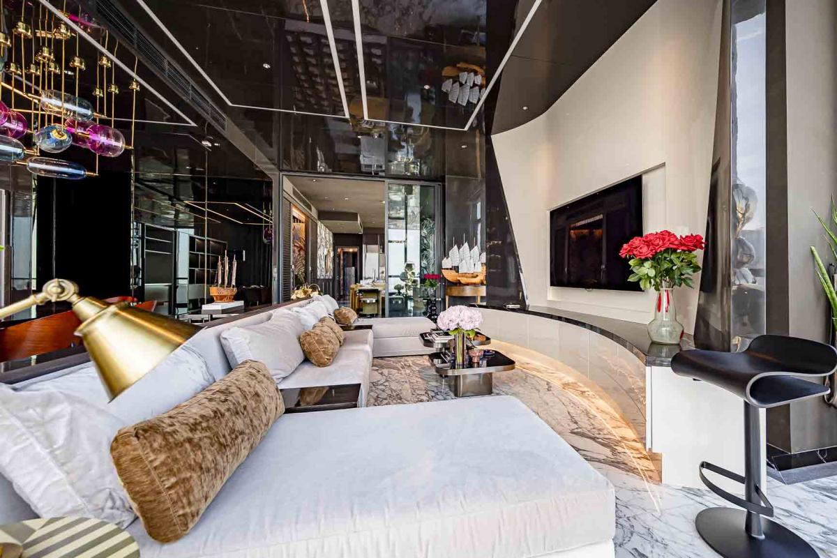 3-Bed Condo with Rooftop Pool at the Monument Thong Lo 2