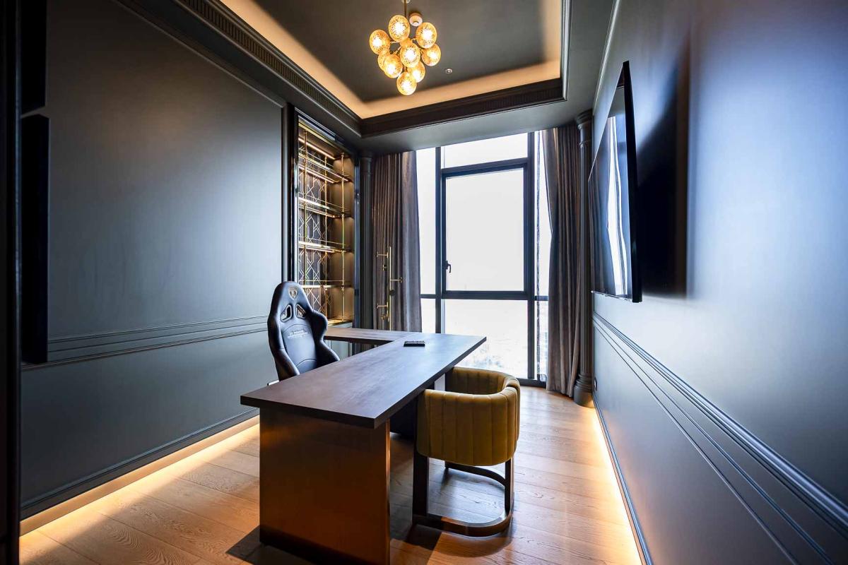 3-Bed Condo with Rooftop Pool at the Monument Thong Lo 14