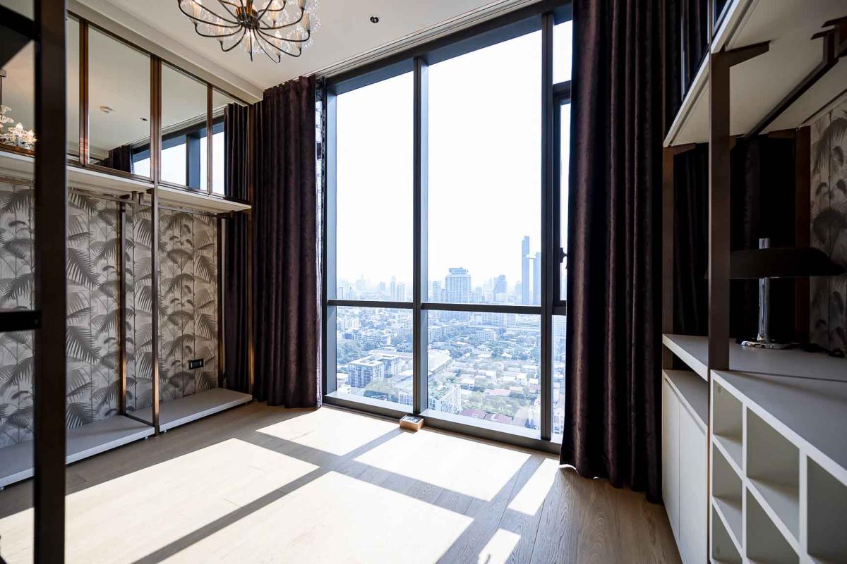 3-Bed Condo with Rooftop Pool at the Monument Thong Lo 20
