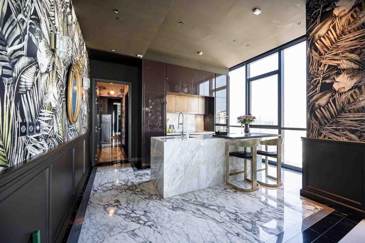 3-Bed Condo with Rooftop Pool at the Monument Thong Lo 7