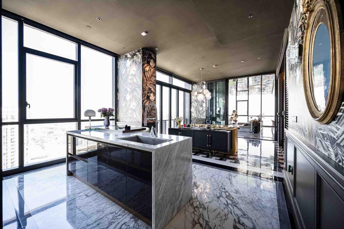 3-Bed Condo with Rooftop Pool at the Monument Thong Lo 8