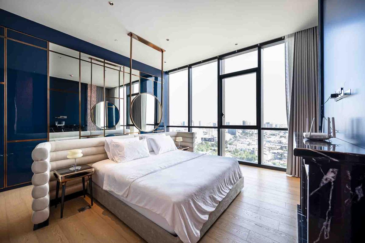 3-Bed Condo with Rooftop Pool at the Monument Thong Lo 10