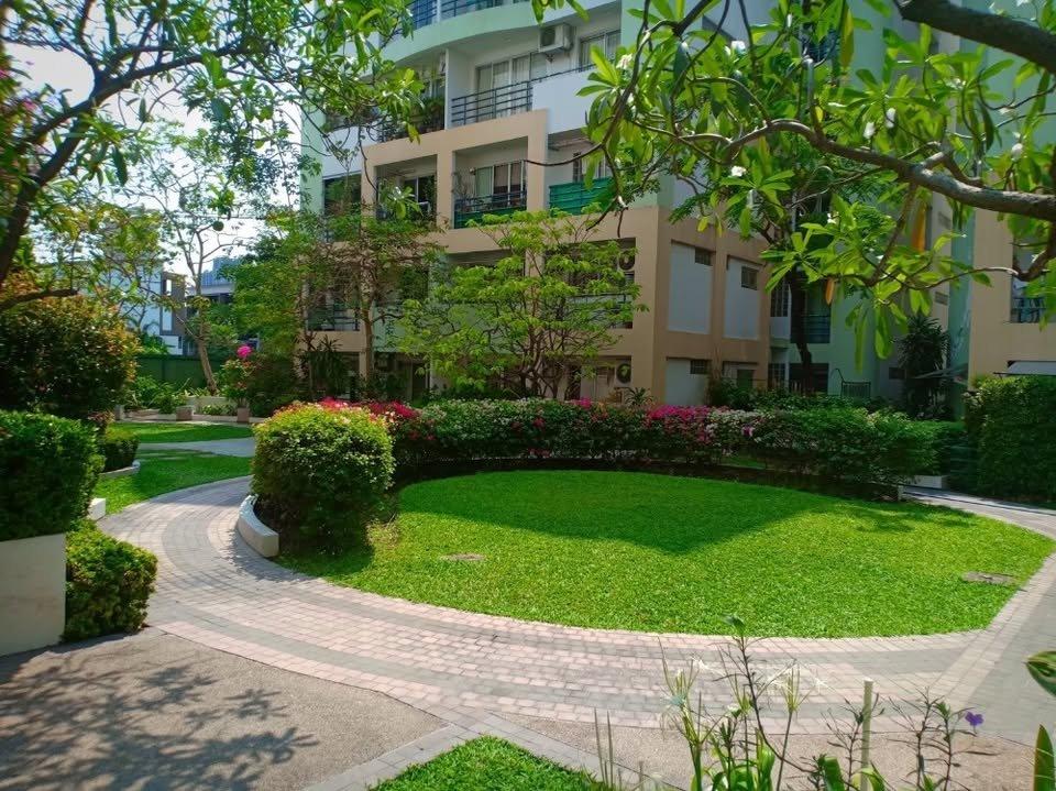 2-Bed Condo near the Park at the Waterford Rama 4 15