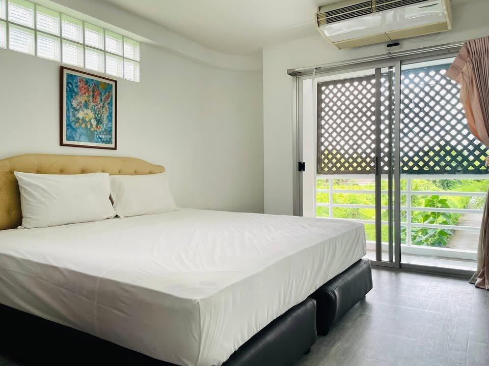2-Bed Condo near the Park at the Waterford Rama 4 6