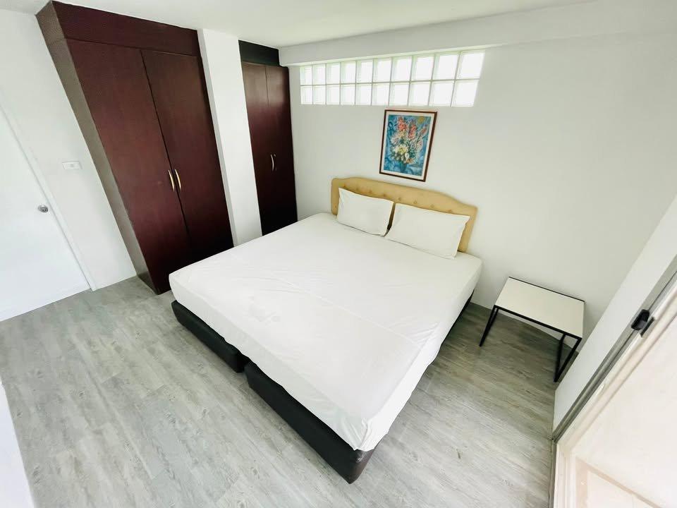 2-Bed Condo near the Park at the Waterford Rama 4 8