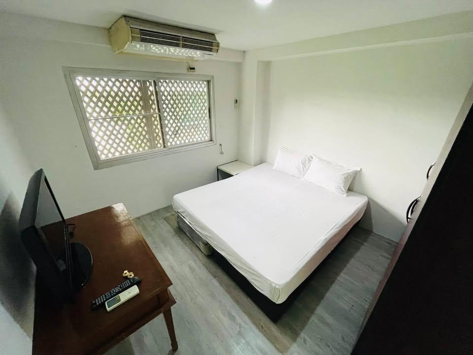 2-Bed Condo near the Park at the Waterford Rama 4 9