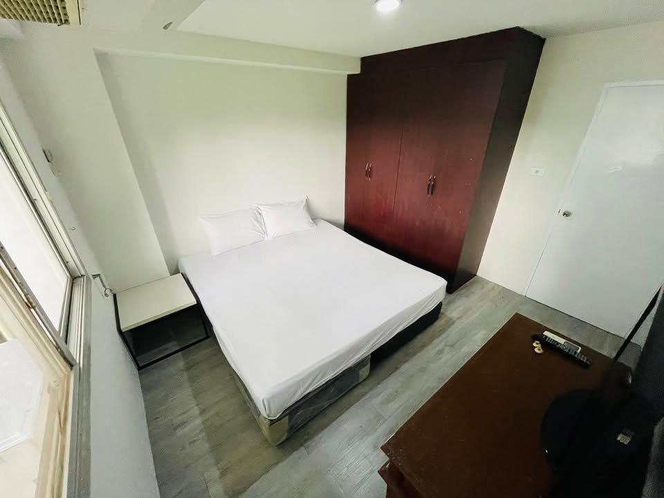 2-Bed Condo near the Park at the Waterford Rama 4 10