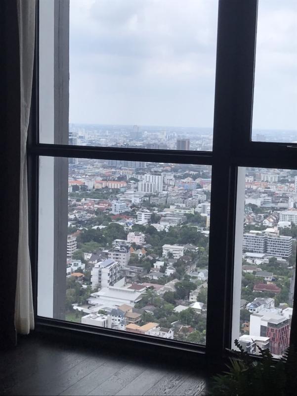 2-Bed Condo with Rooftop Pool at Park Origin Thonglor 11