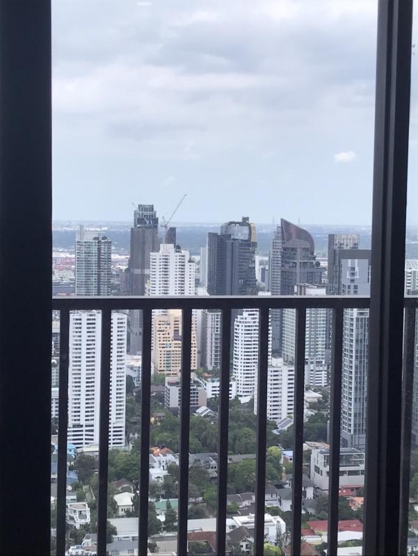 2-Bed Condo with Rooftop Pool at Park Origin Thonglor 12