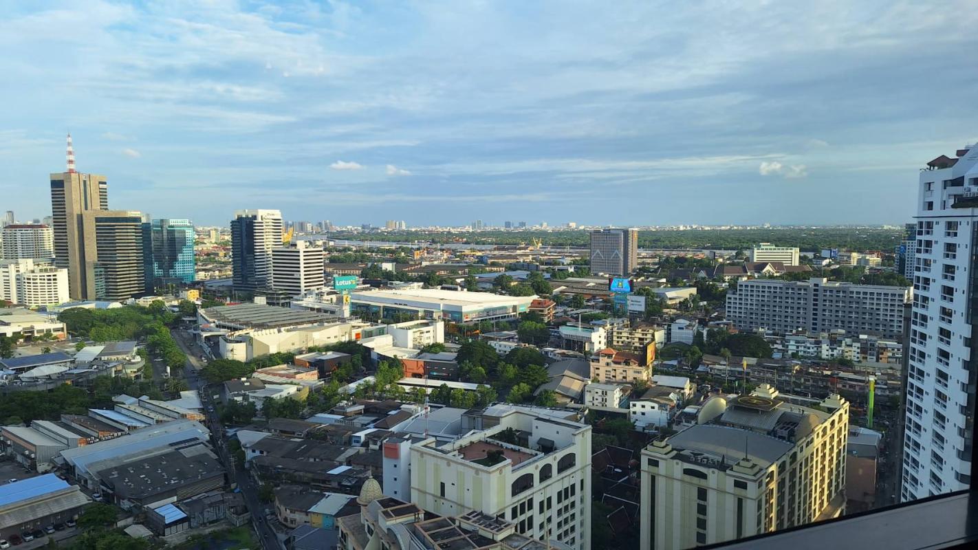 2-Bed Condo with Rooftop Pool at the Lumpini 24 13