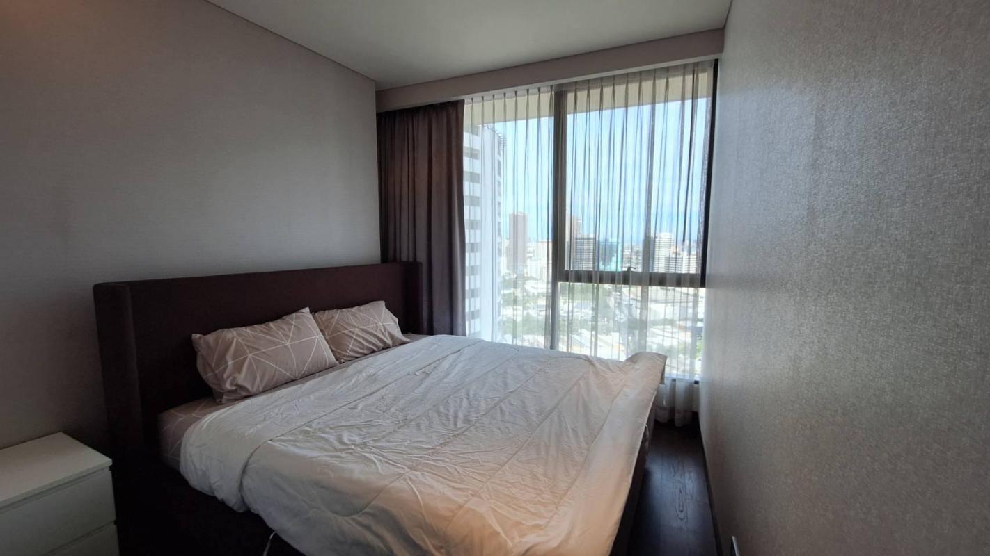 2-Bed Condo with Rooftop Pool at the Lumpini 24 10