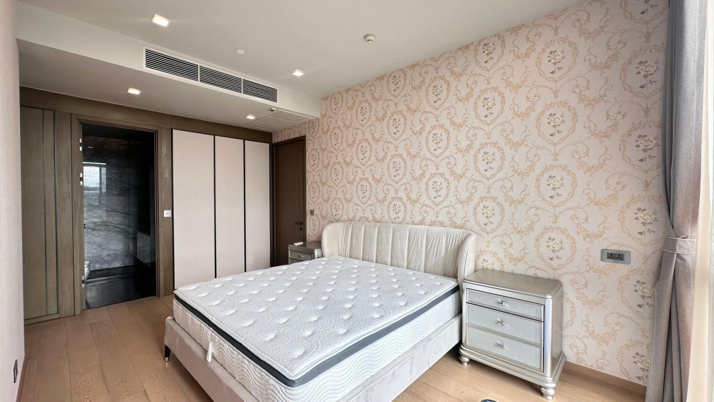 2-Bed Condo with Rooftop Pool at the Monument Thong Lo 5