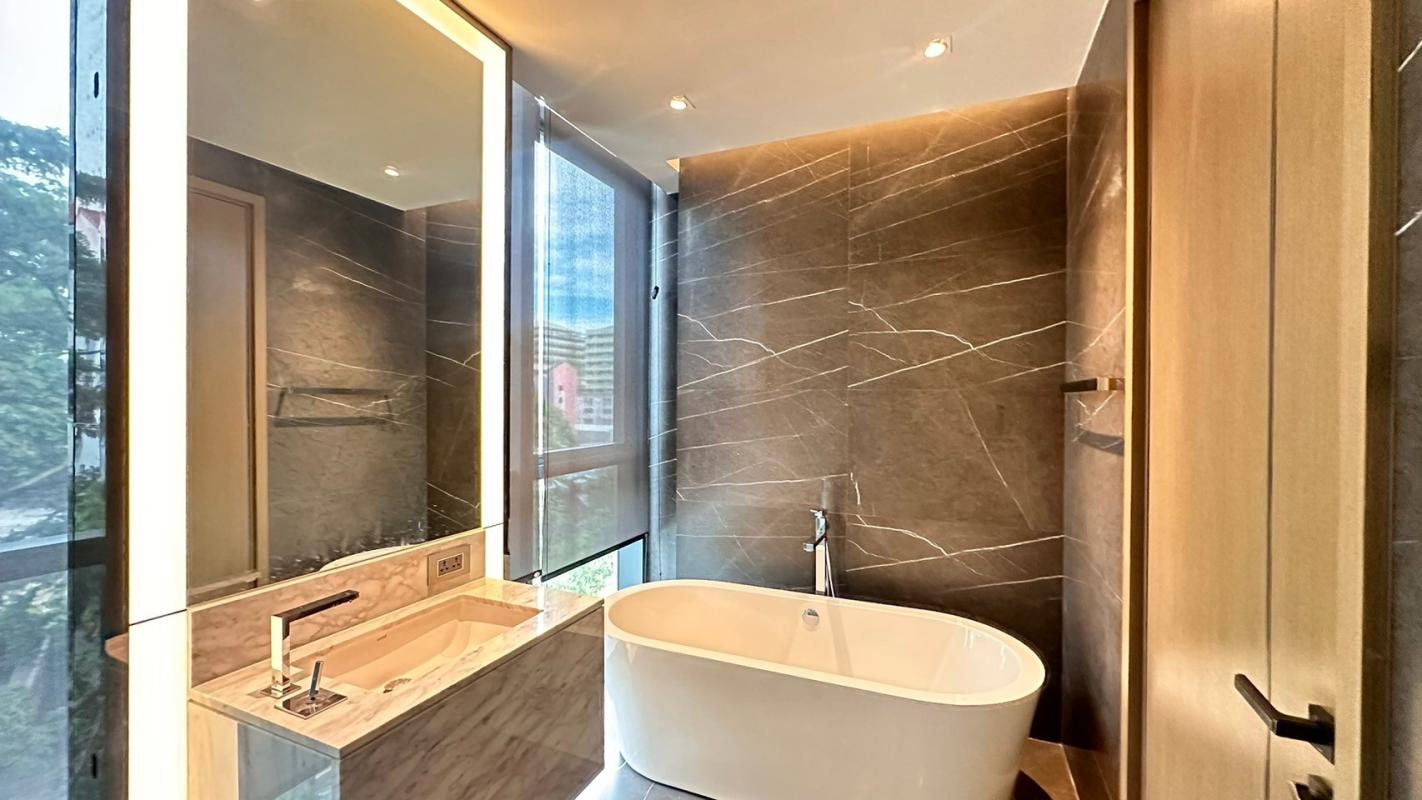 2-Bed Condo with Rooftop Pool at the Monument Thong Lo 6