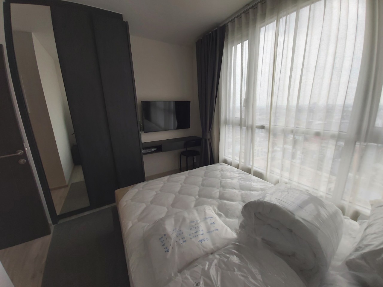 2-Bed Condo near BTS/MRT at XT Huaikhwang 4