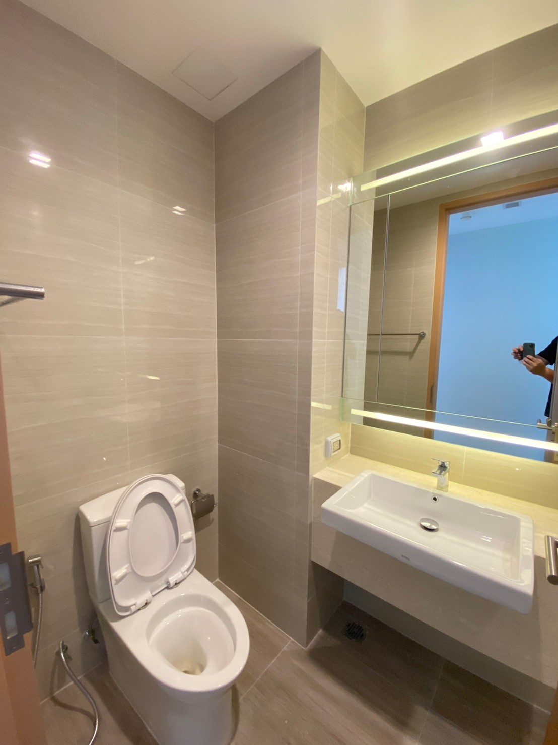 2-Bed Condo near BTS/MRT at Noble BE 33 6