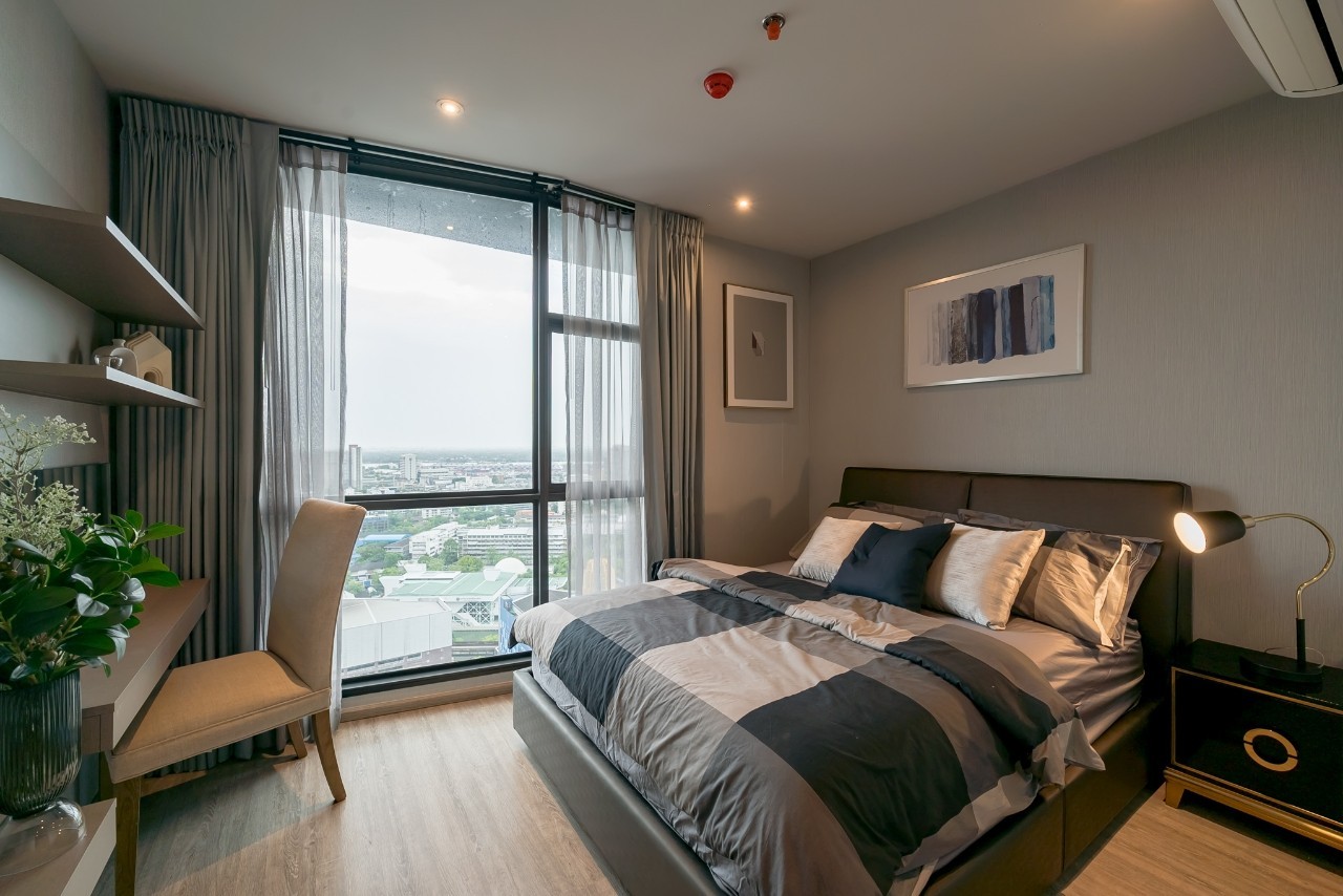 3-Bed Condo near BTS/MRT at Rhythm Ekkamai 7