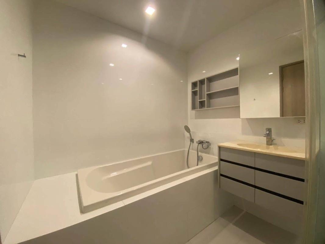 1-Bed Condo near BTS/MRT at HQ by Sansiri 12