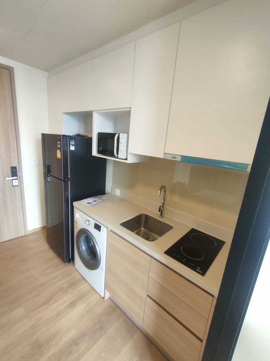 Condo Studio near the Park at Noble Around 33 2