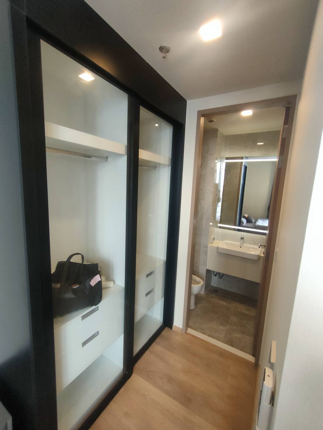 Condo Studio near the Park at Noble Around 33 5