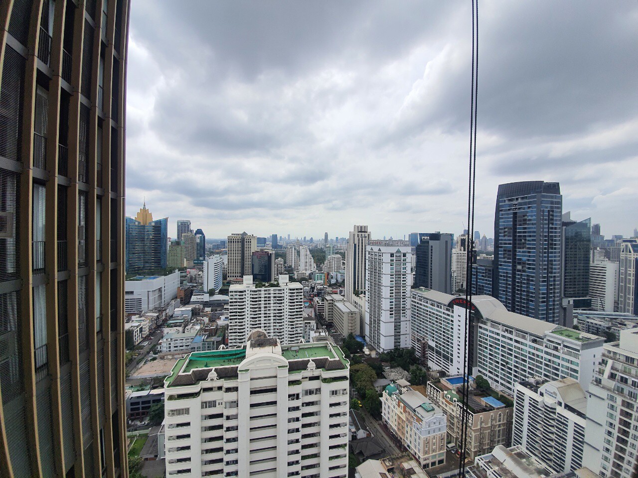 1-Bed Condo near BTS/MRT at Noble BE19 6