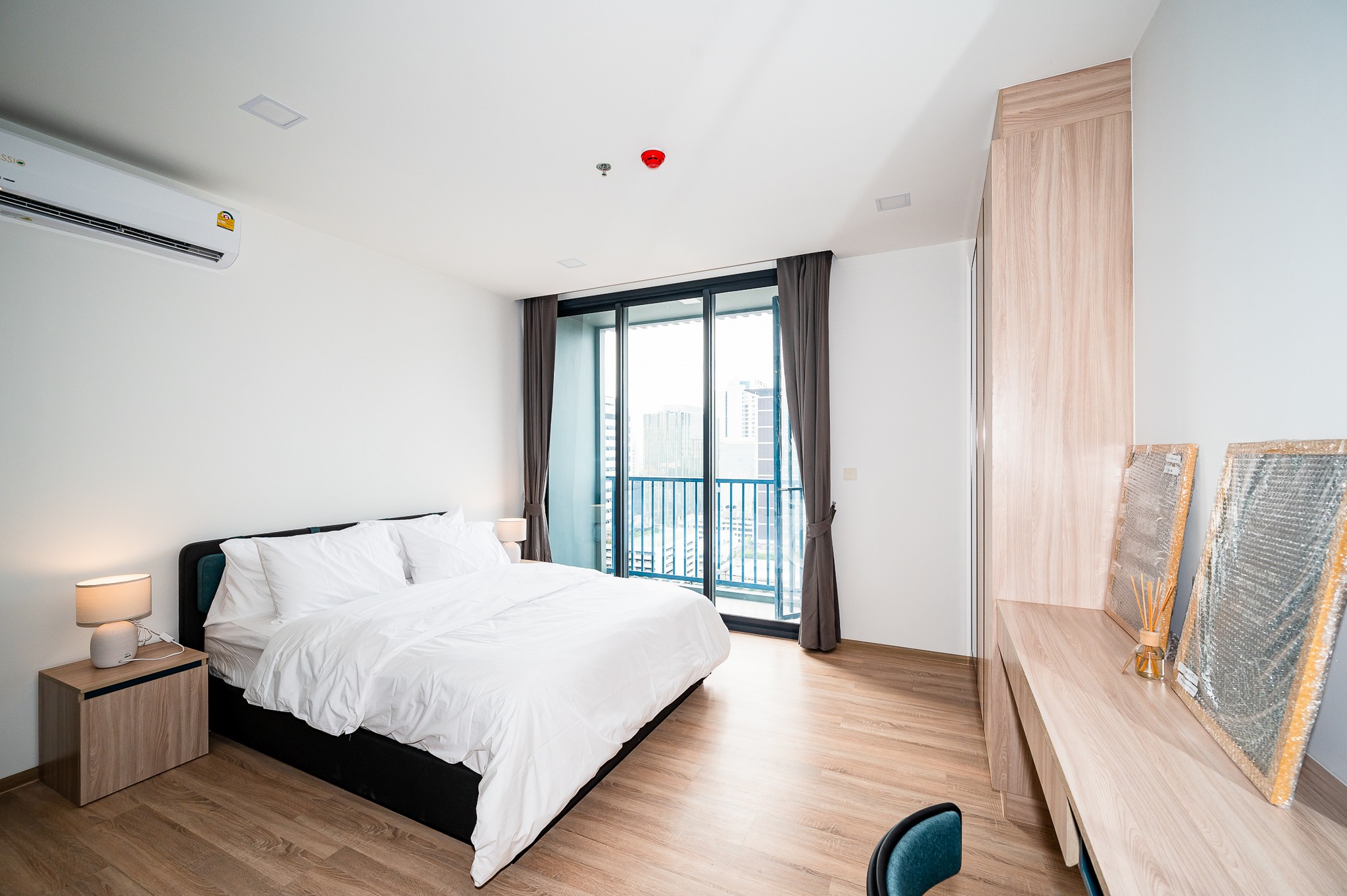 1-Bed Condo near BTS/MRT at XT Phayathai 4