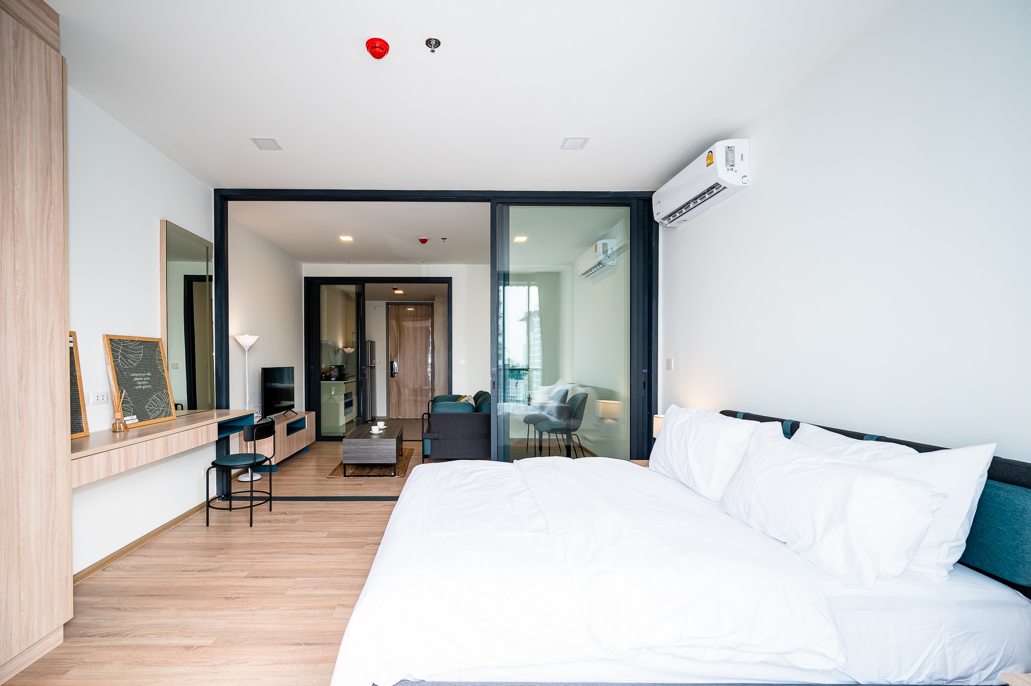 1-Bed Condo near BTS/MRT at XT Phayathai 6