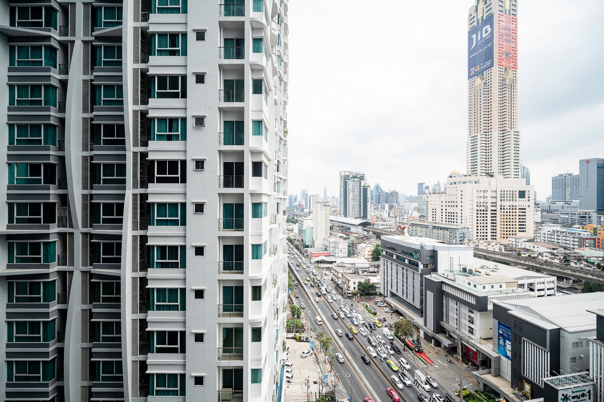 1-Bed Condo near BTS/MRT at XT Phayathai 12