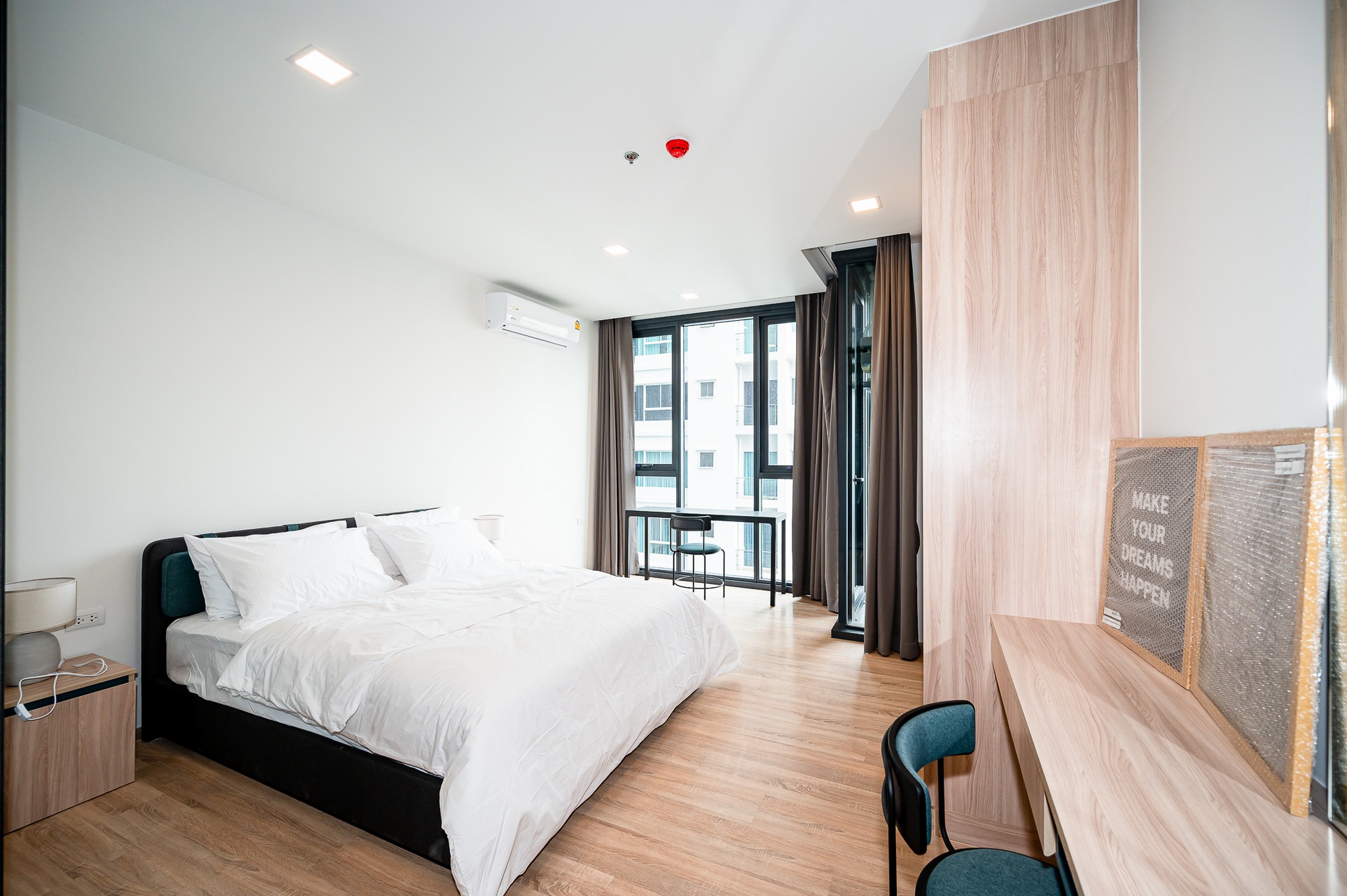 1-Bed Condo near BTS/MRT at XT Phayathai 4
