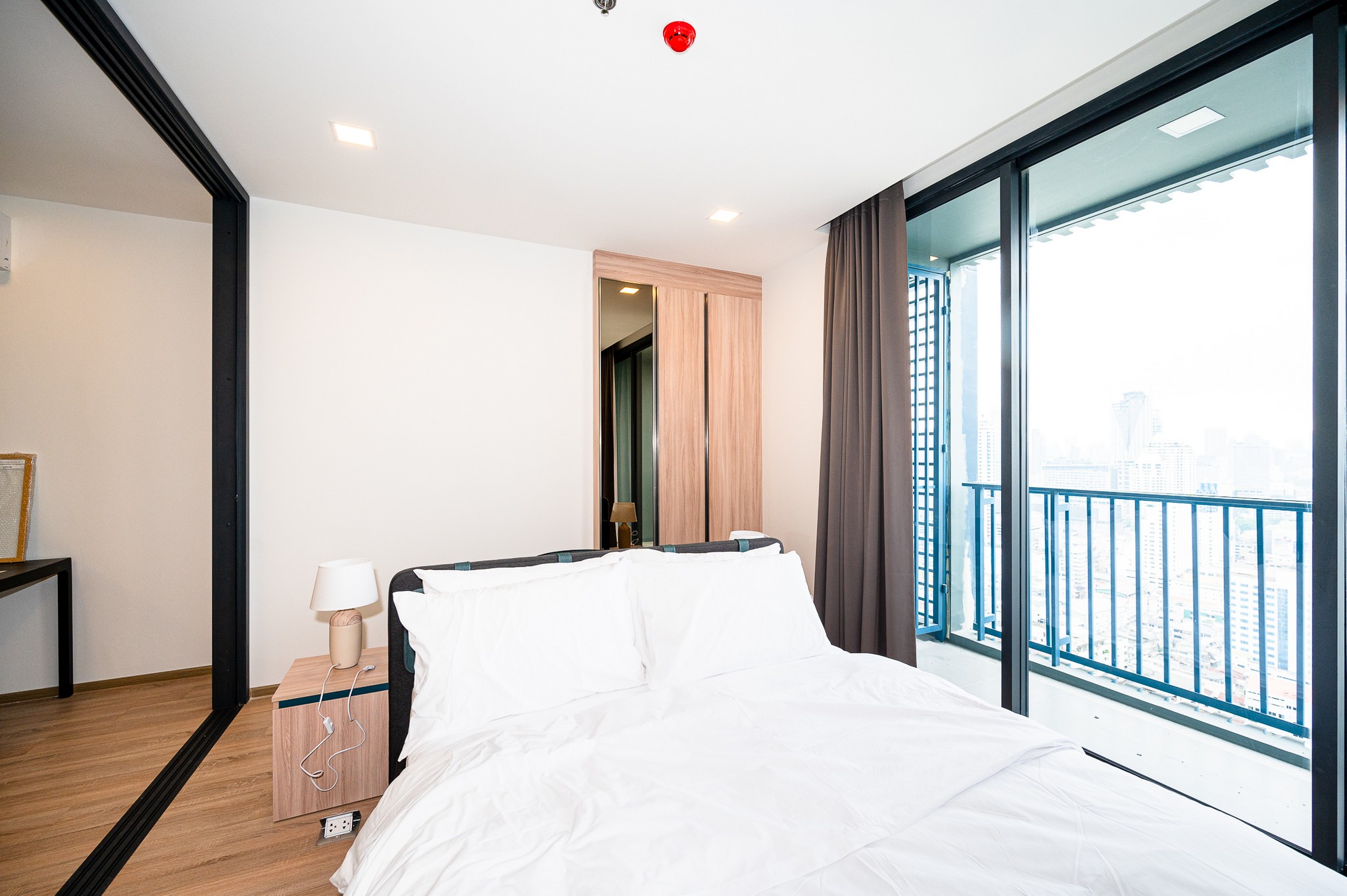 1-Bed Condo near BTS/MRT at XT Phayathai 4