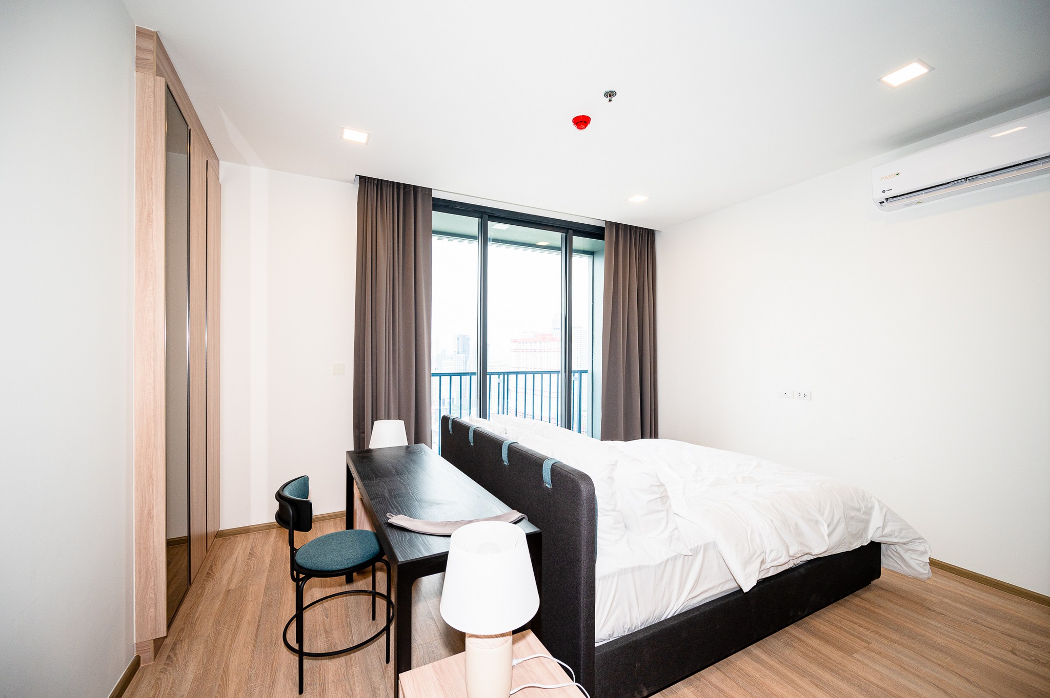 1-Bed Condo near BTS/MRT at XT Phayathai 5