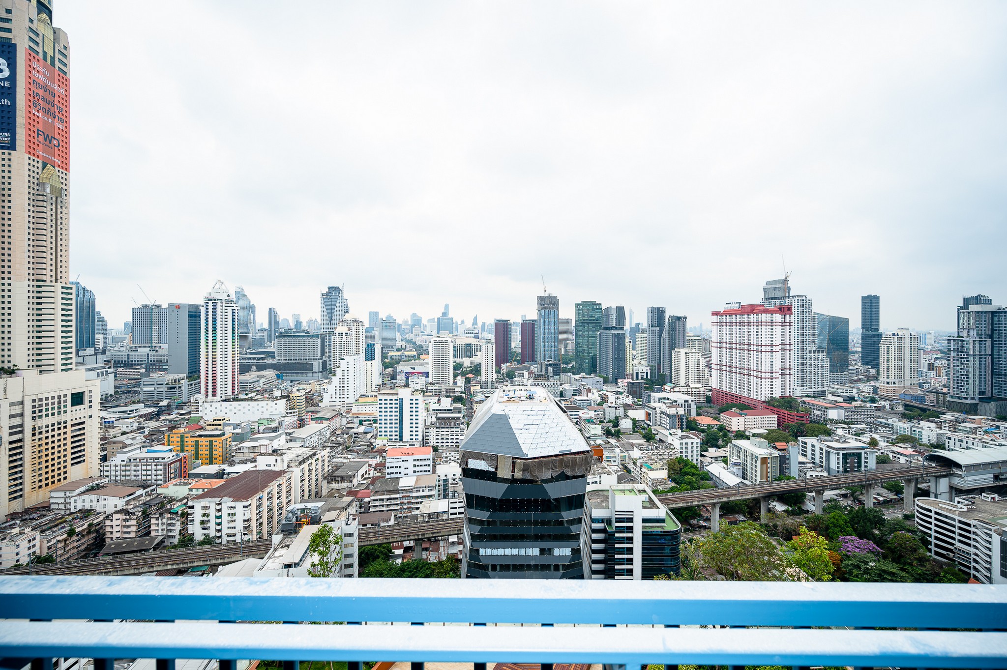 1-Bed Condo near BTS/MRT at XT Phayathai 10
