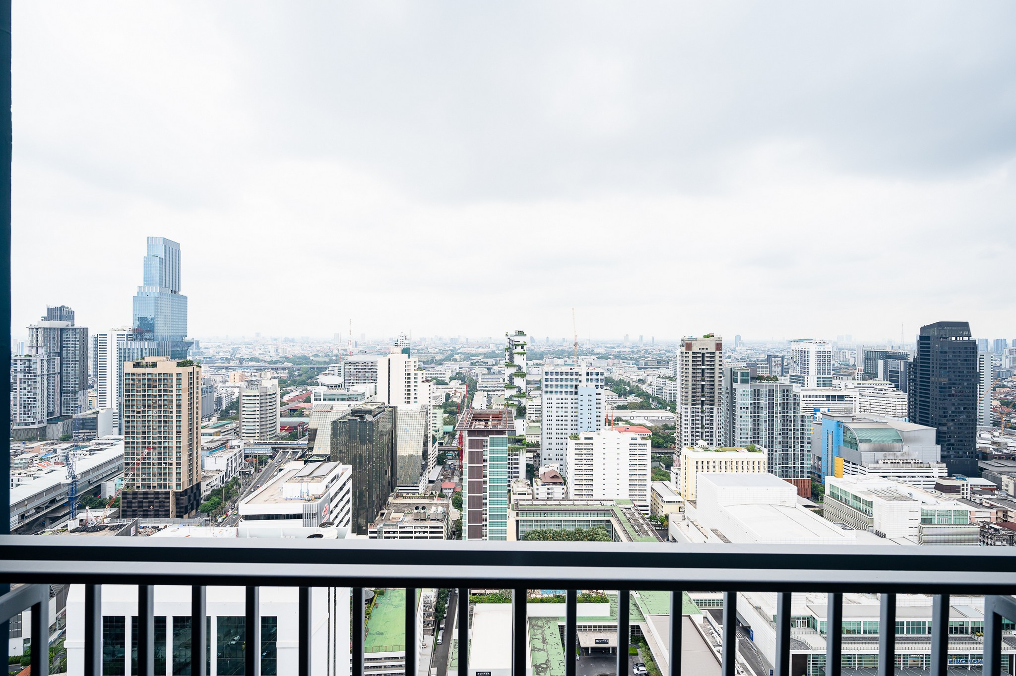 1-Bed Condo near BTS/MRT at XT Phayathai 11