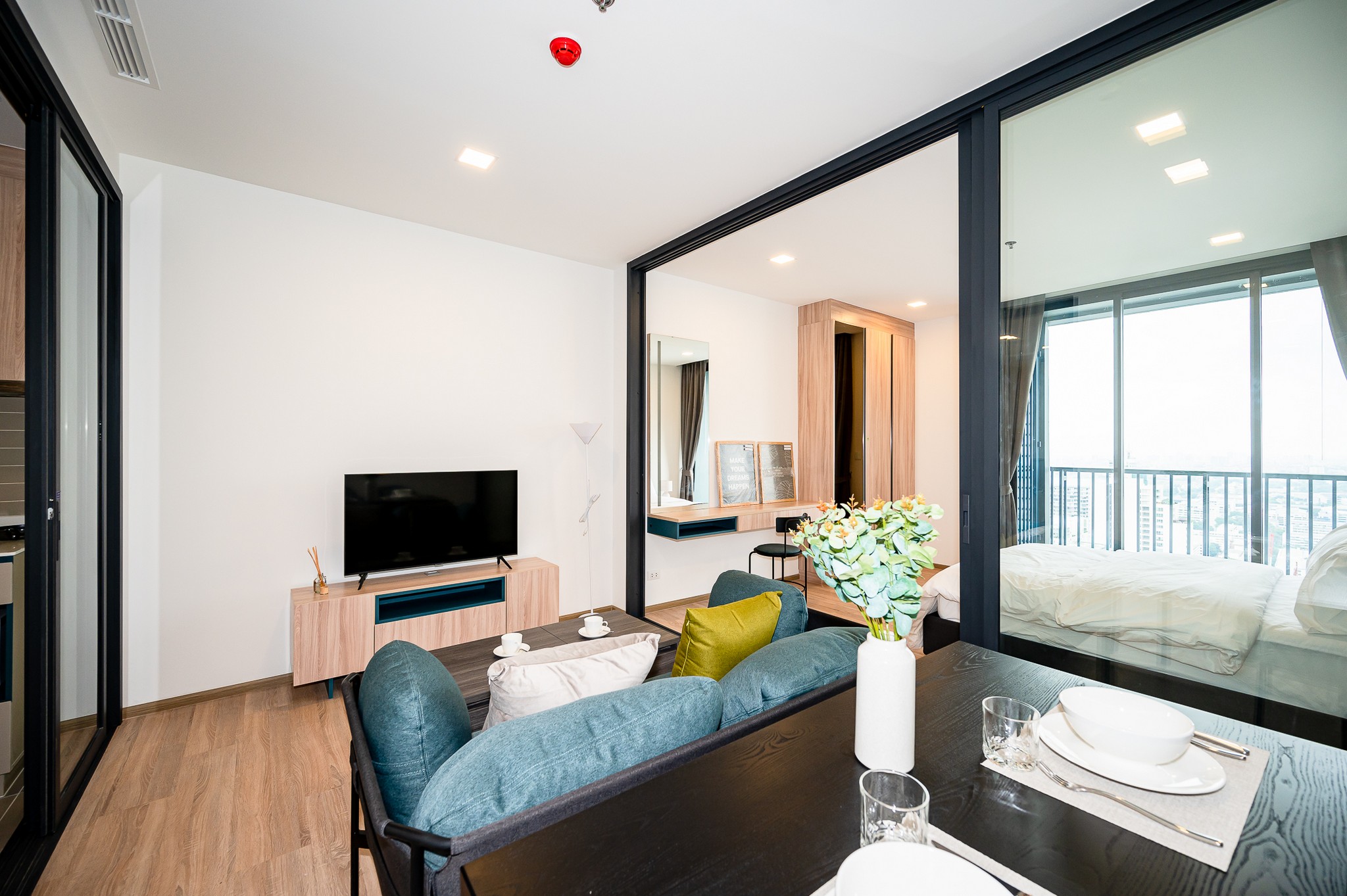 1-Bed Condo near BTS/MRT at XT Phayathai 4