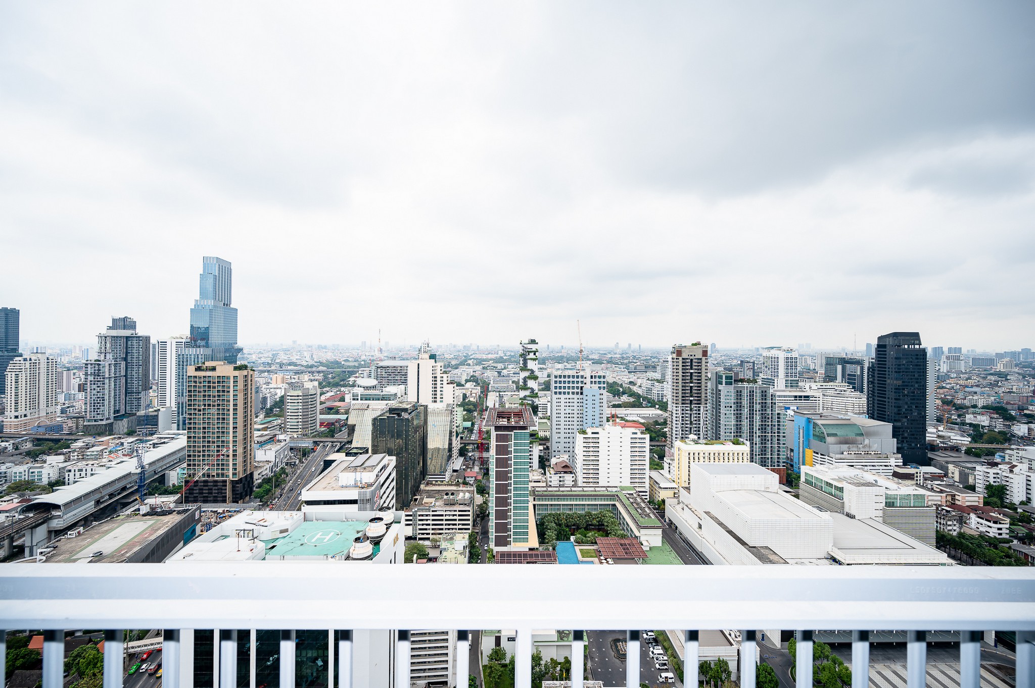 1-Bed Condo near BTS/MRT at XT Phayathai 13