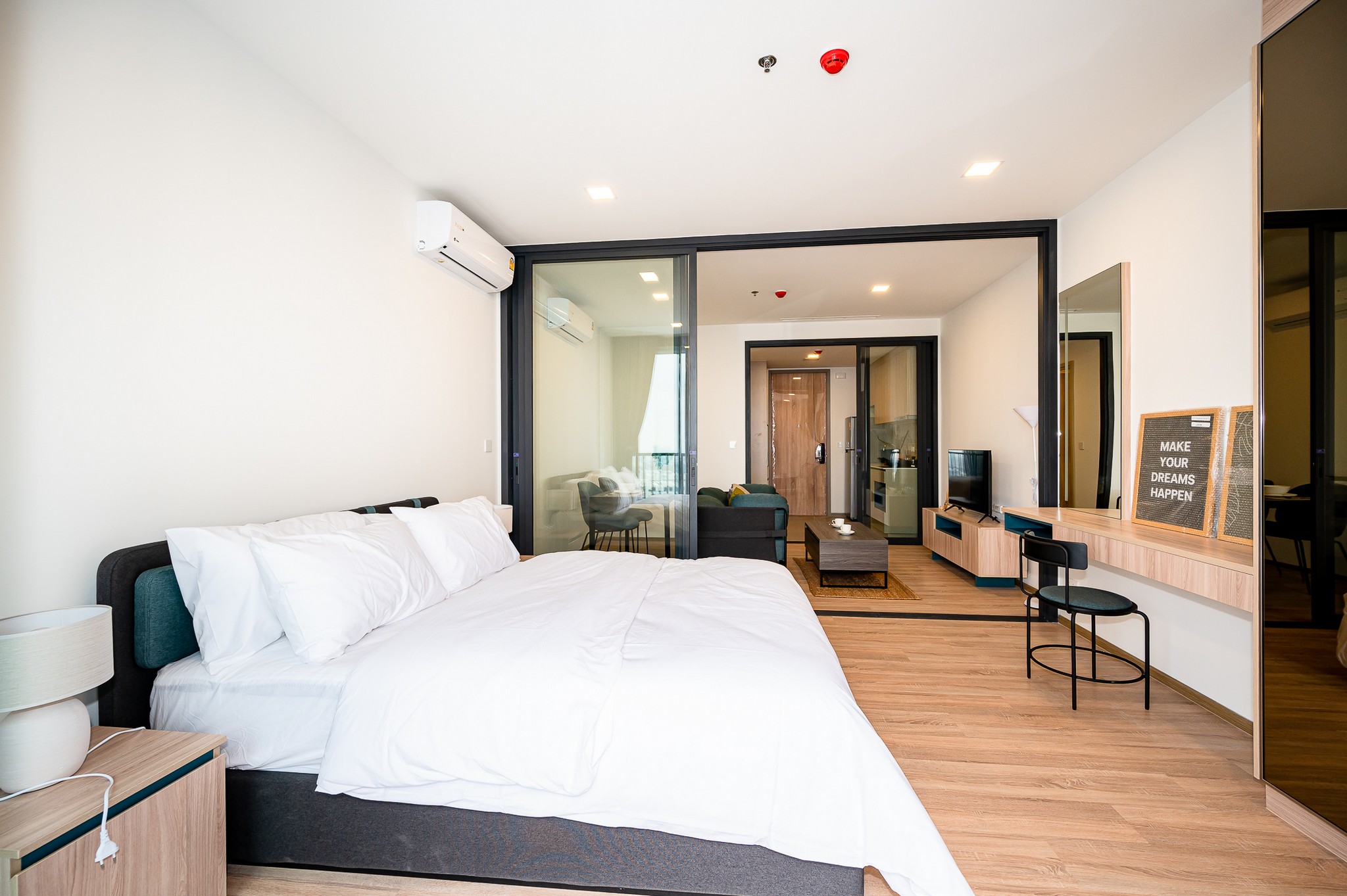 1-Bed Condo near BTS/MRT at XT Phayathai 5
