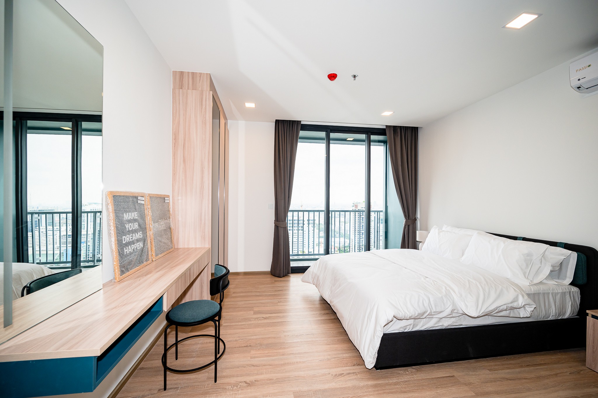 1-Bed Condo near BTS/MRT at XT Phayathai 6