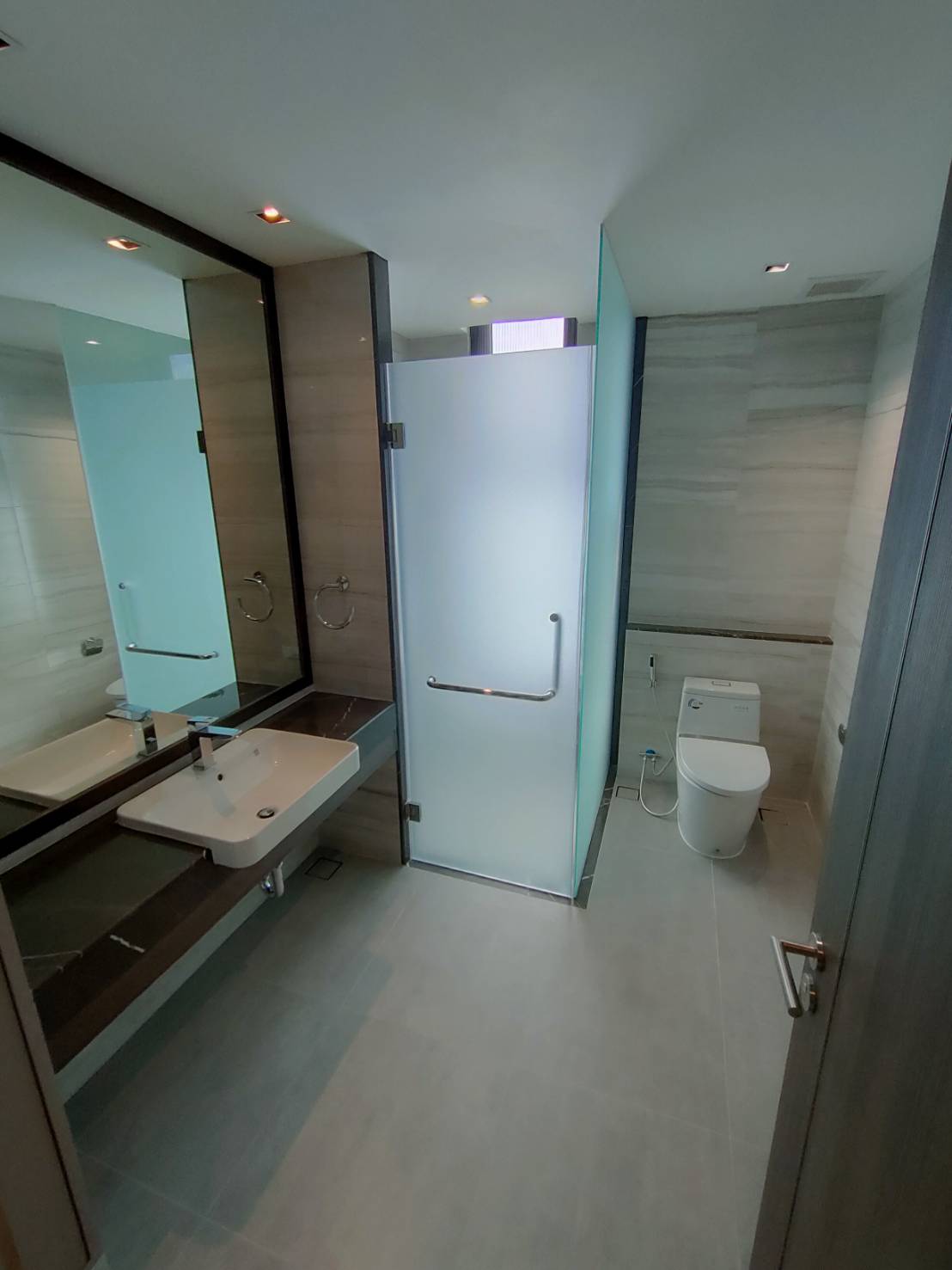 3-Bed Condo near BTS/MRT at Polaris Residence 14