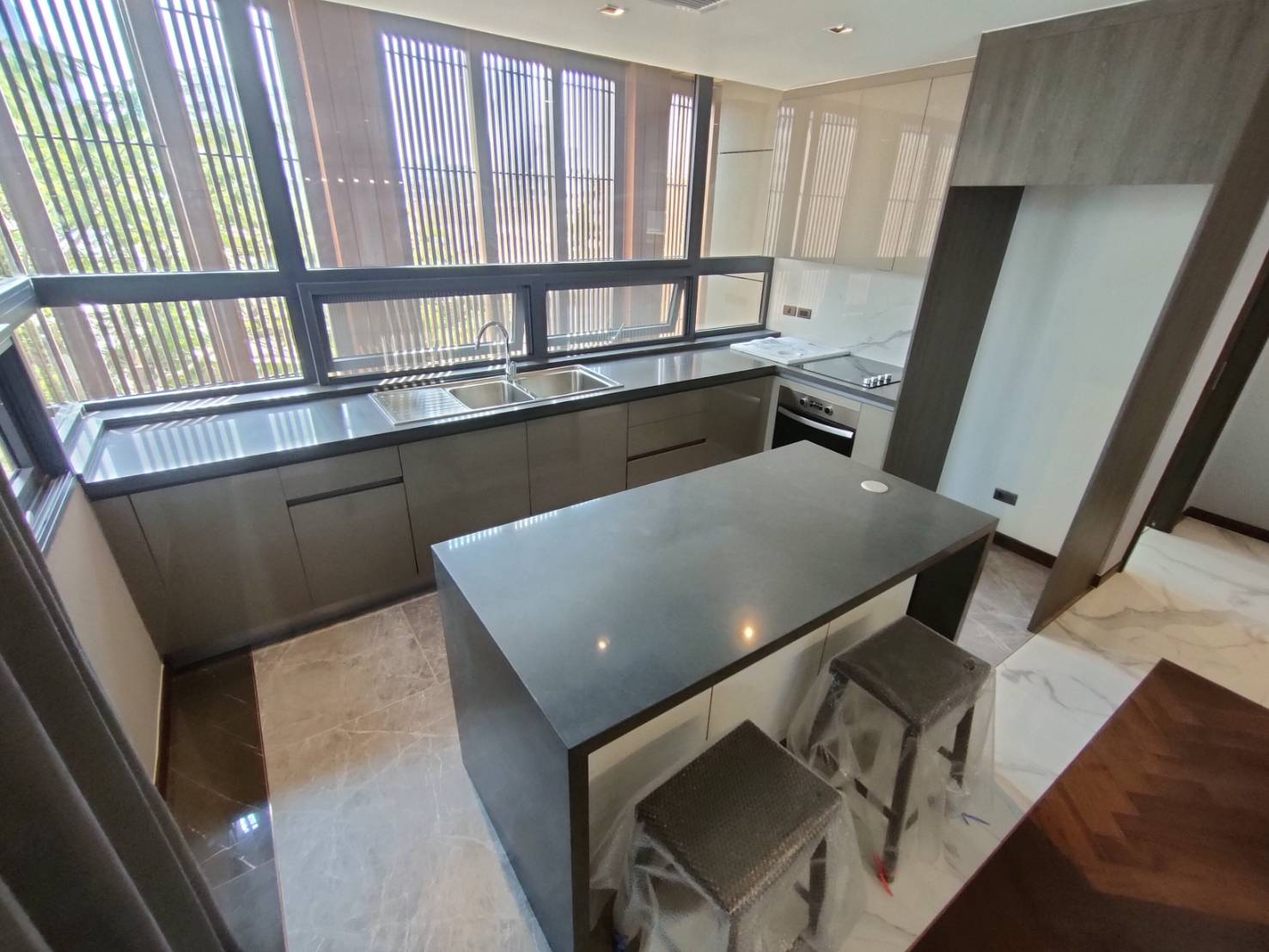 3-Bed Condo near BTS/MRT at Polaris Residence 15