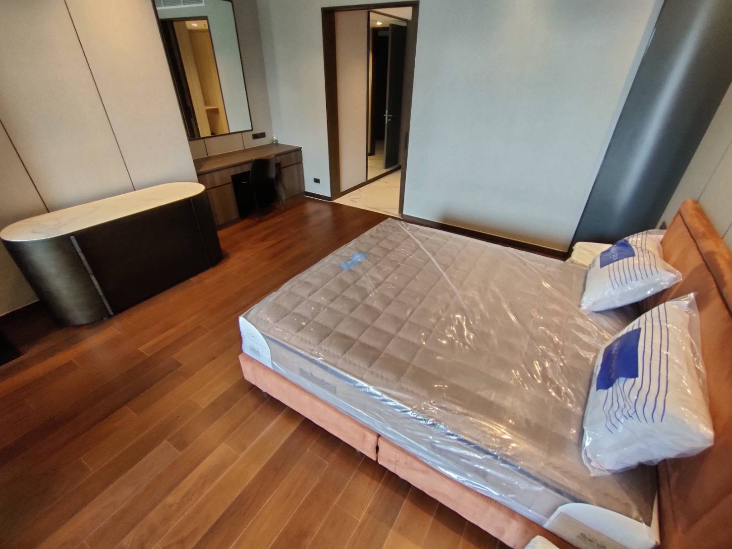 3-Bed Condo near BTS/MRT at Polaris Residence 5