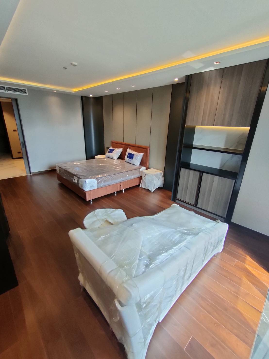 3-Bed Condo near BTS/MRT at Polaris Residence 6