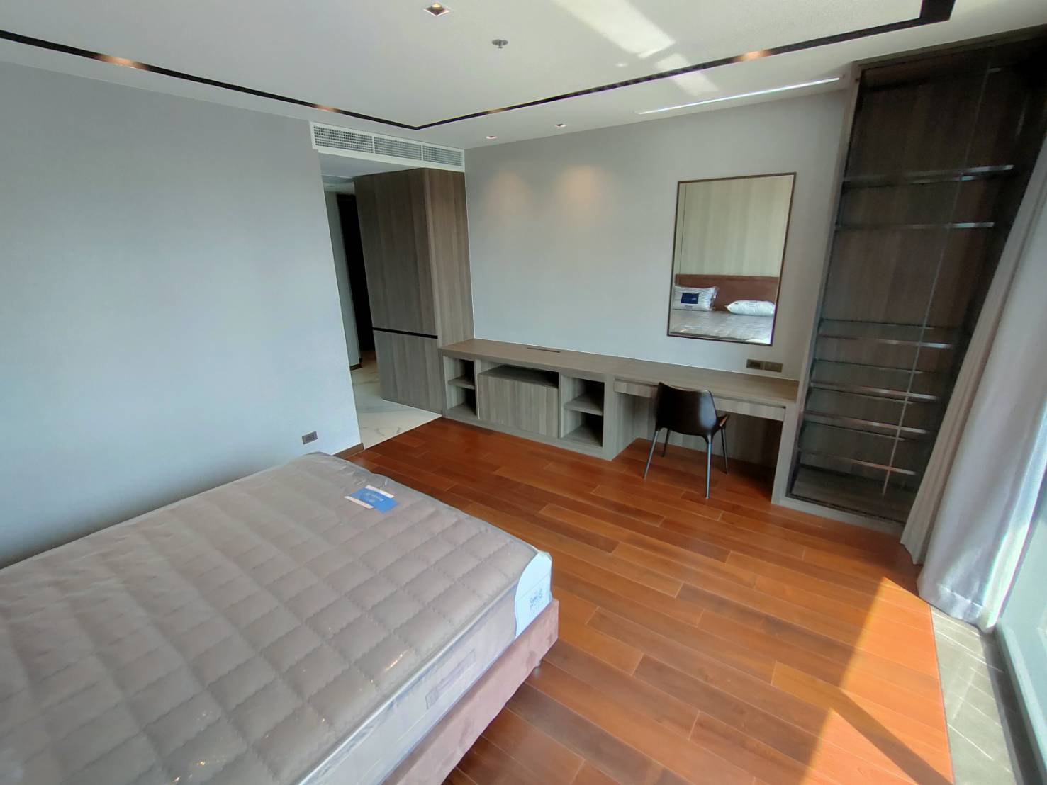 3-Bed Condo near BTS/MRT at Polaris Residence 8