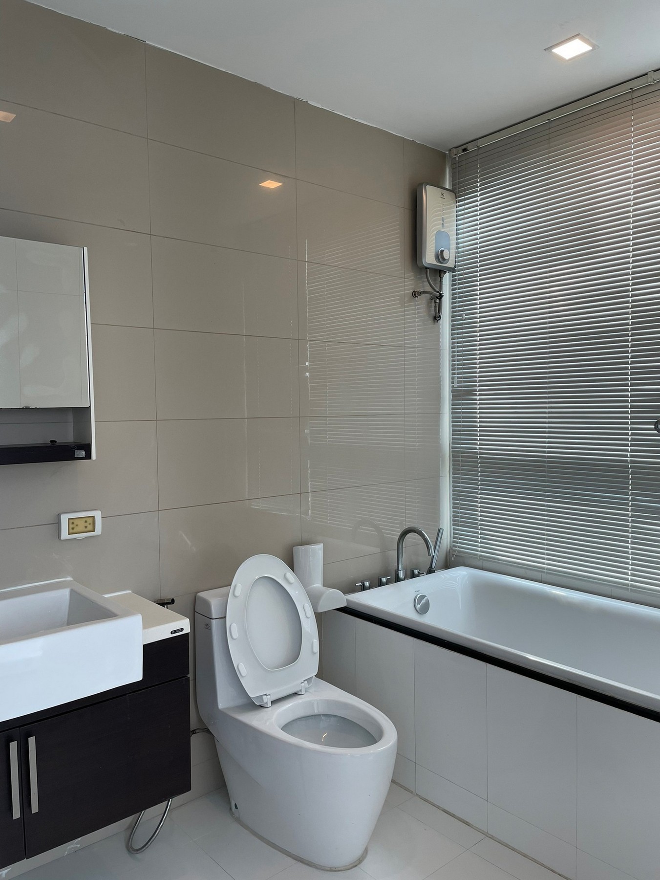 3-Bed Condo near BTS/MRT at the Bloom Sukhumvit 71 14
